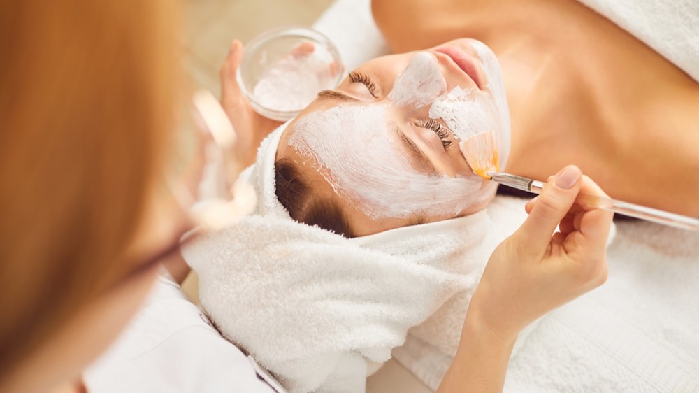 Extraction Facials: Benefits, Process, and Why You Should Consider One